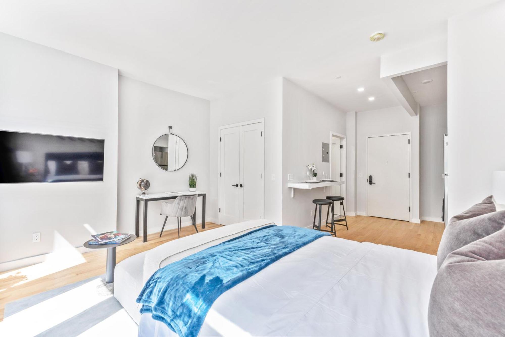 W Charming Juliet Balcony In Upper East Apartment *