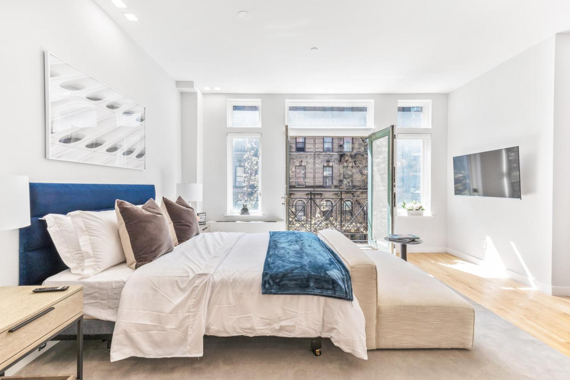 Apartment W Charming Juliet Balcony In Upper East New York
