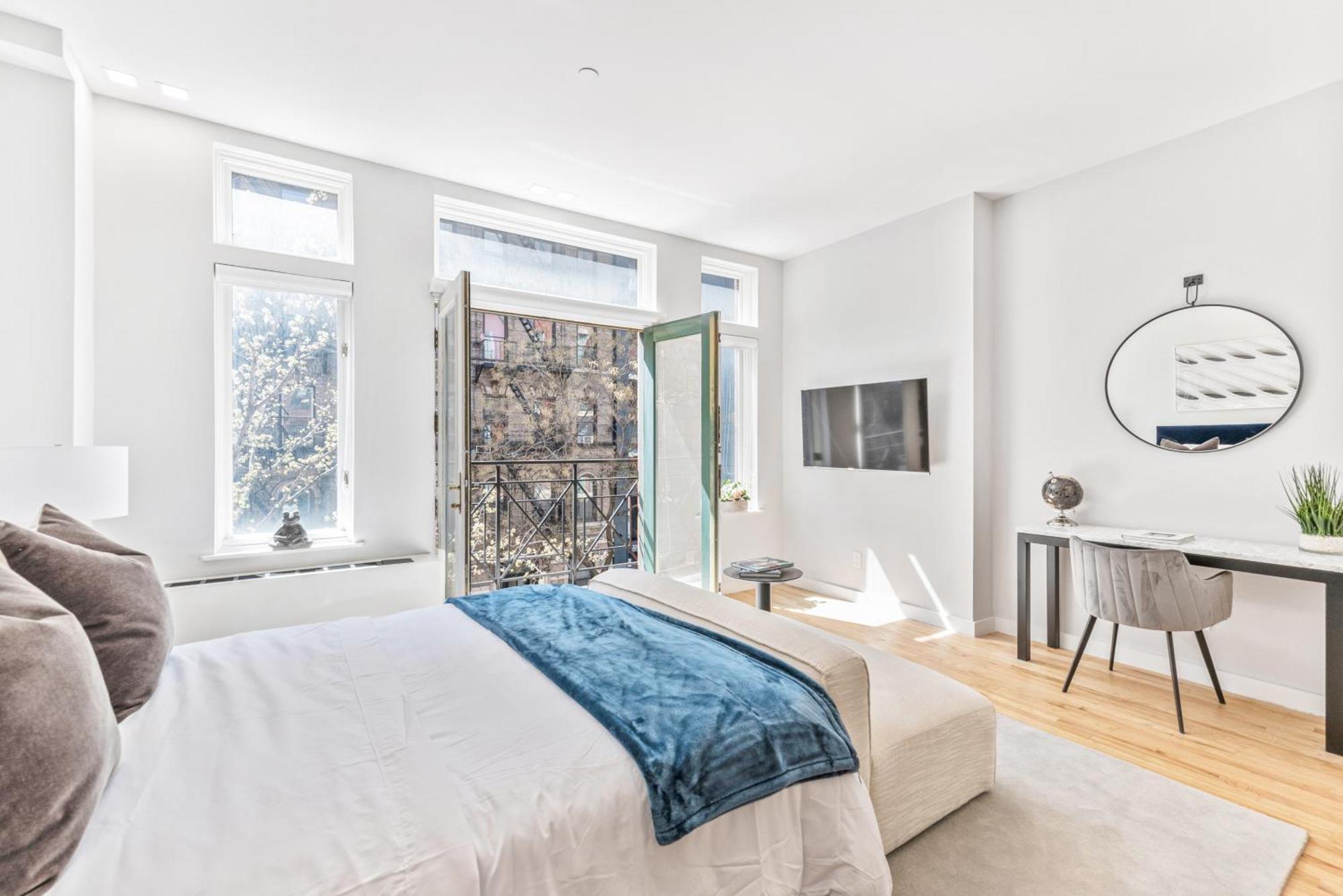 Apartment W Charming Juliet Balcony In Upper East