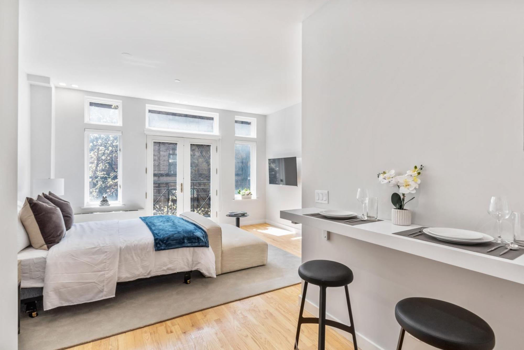 Apartment W Charming Juliet Balcony In Upper East *