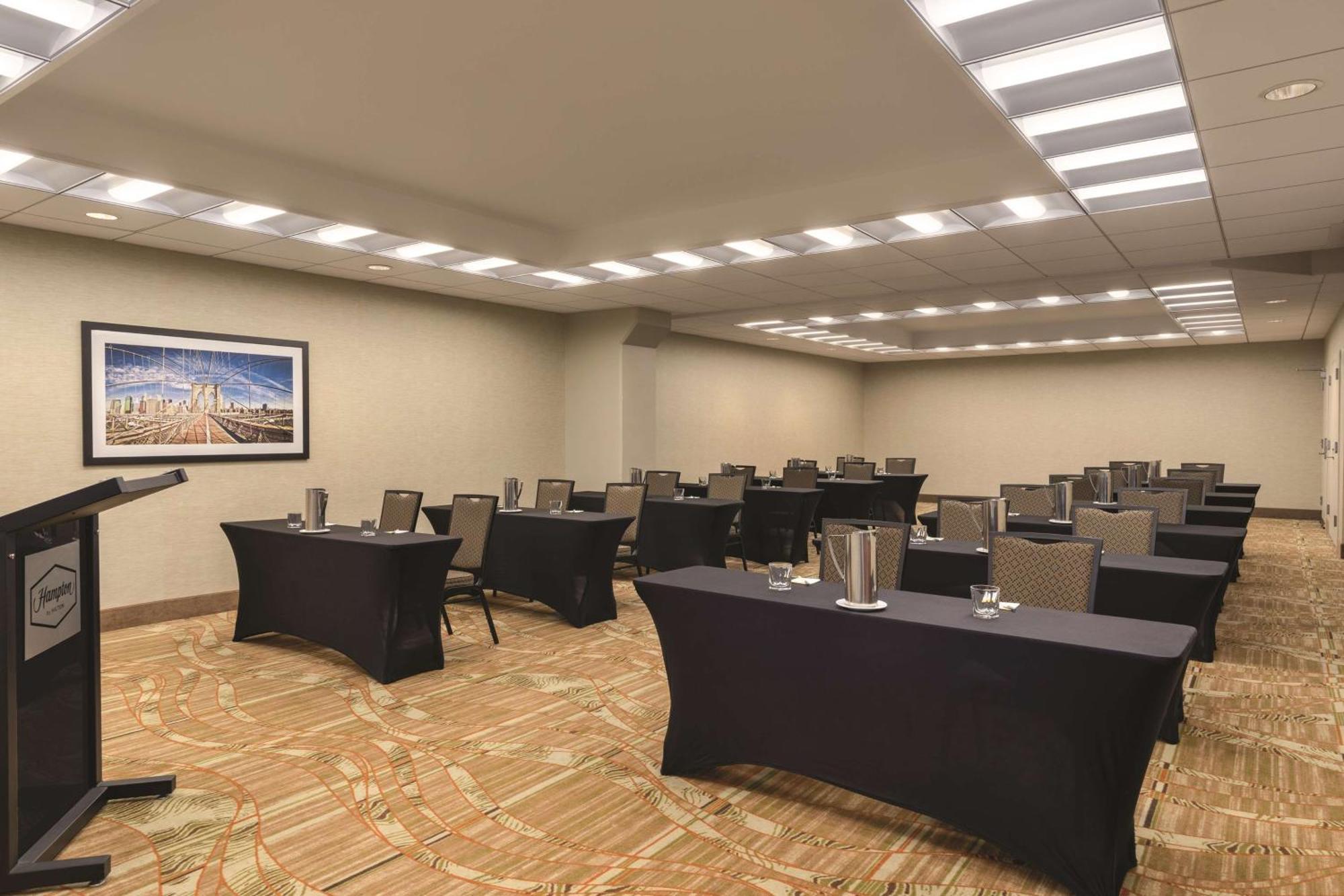 Hampton - Laguardia Airport Hotel 3*