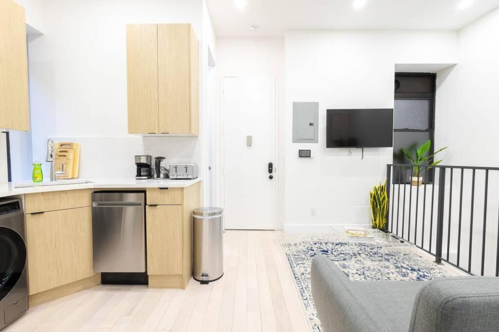 170-g 3br Duplex With Outdoor Space East Village Apartment