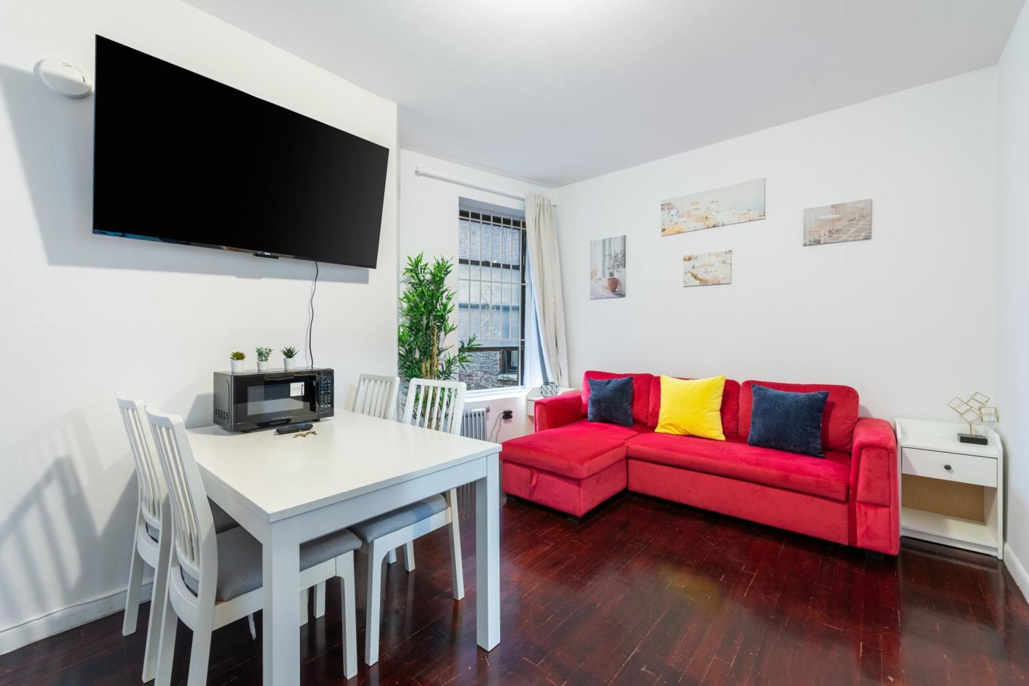 Charming 2-bedroom Haven In Manhattan