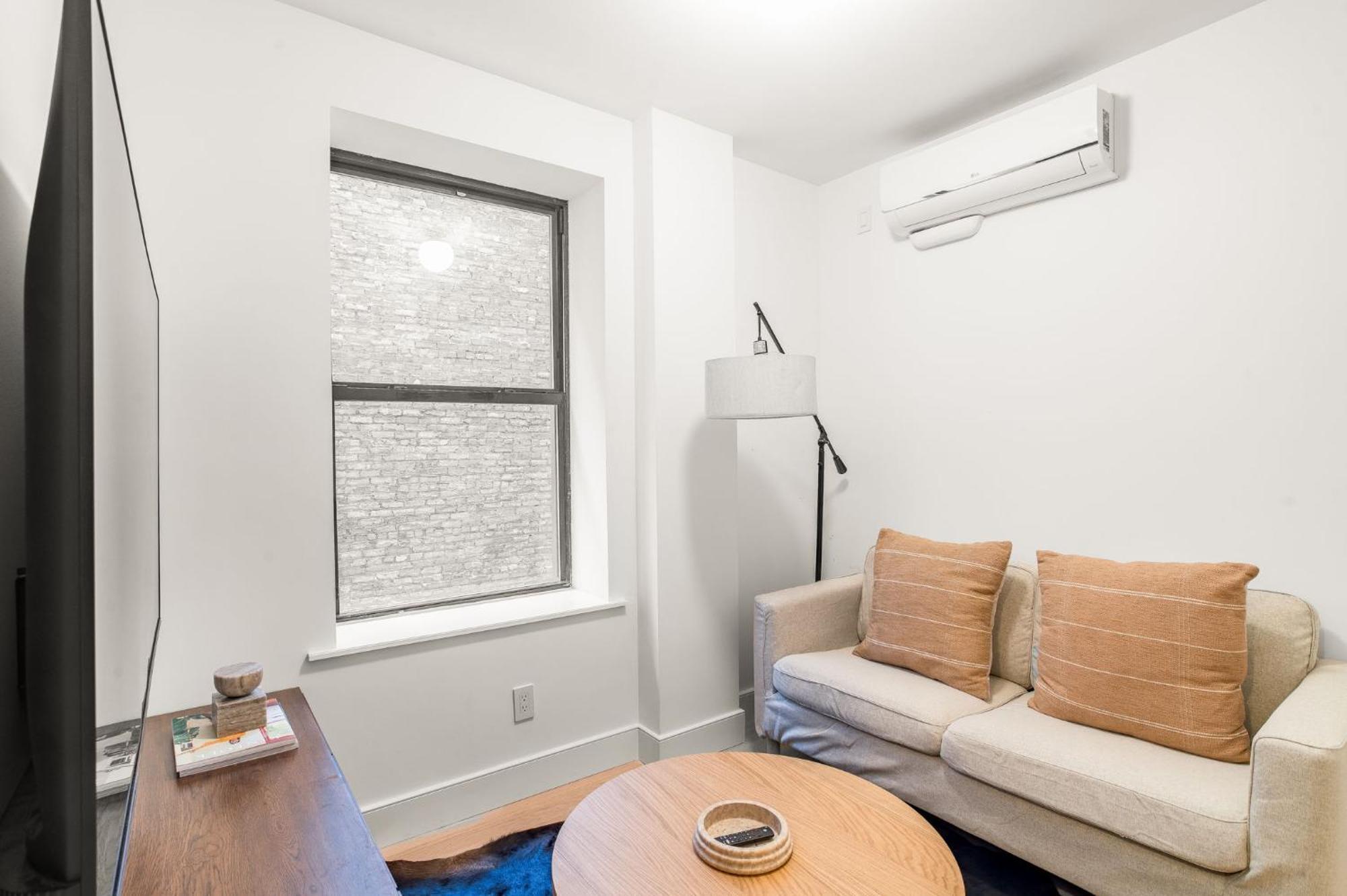 Comfortable 2br 1ba In Greenwich Village Steps From Washington Square Park *