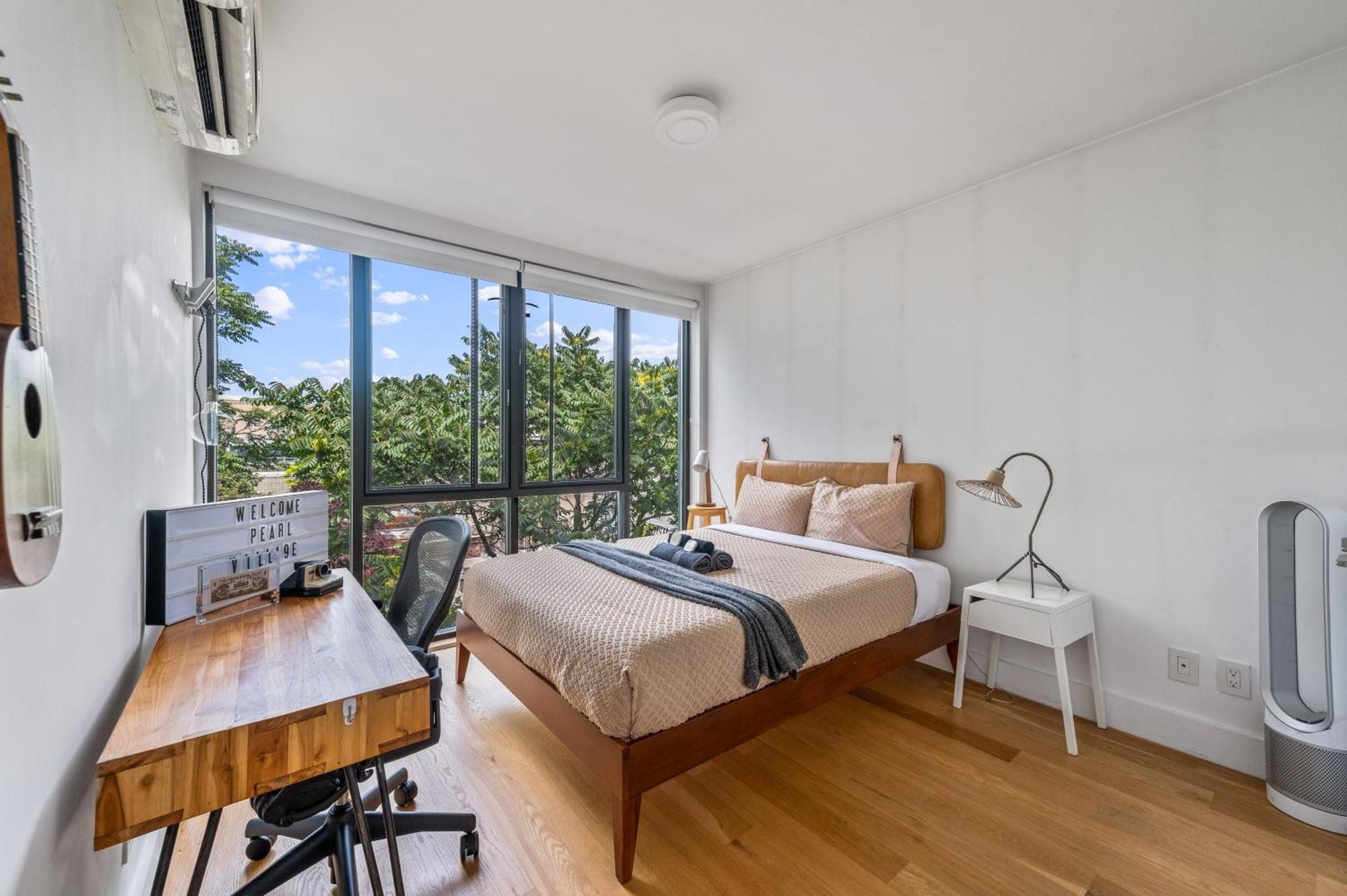 Prime Williamsburg Luxury One Bedroom With Balcony Apartment *