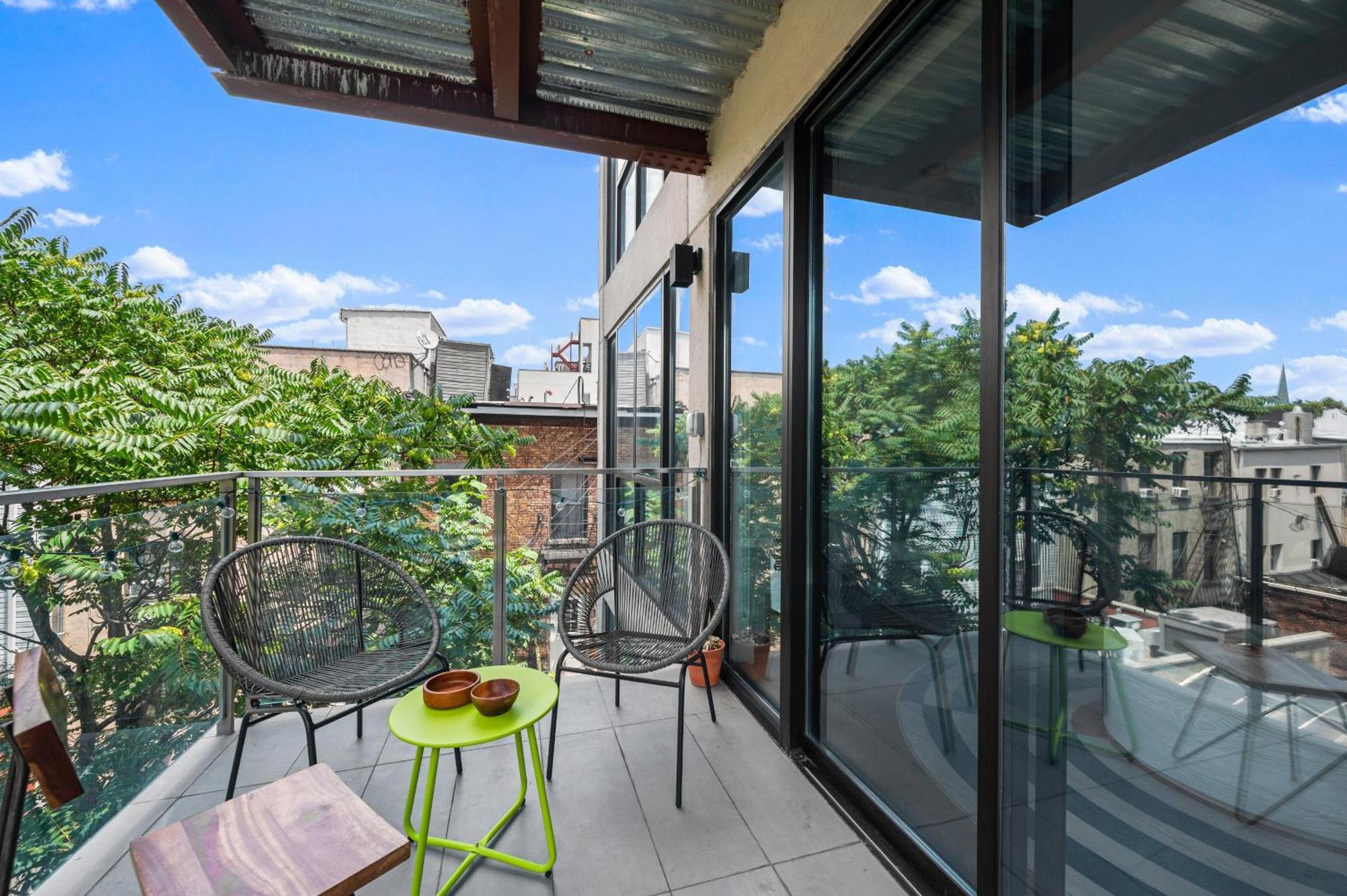 Prime Williamsburg Luxury One Bedroom With Balcony *