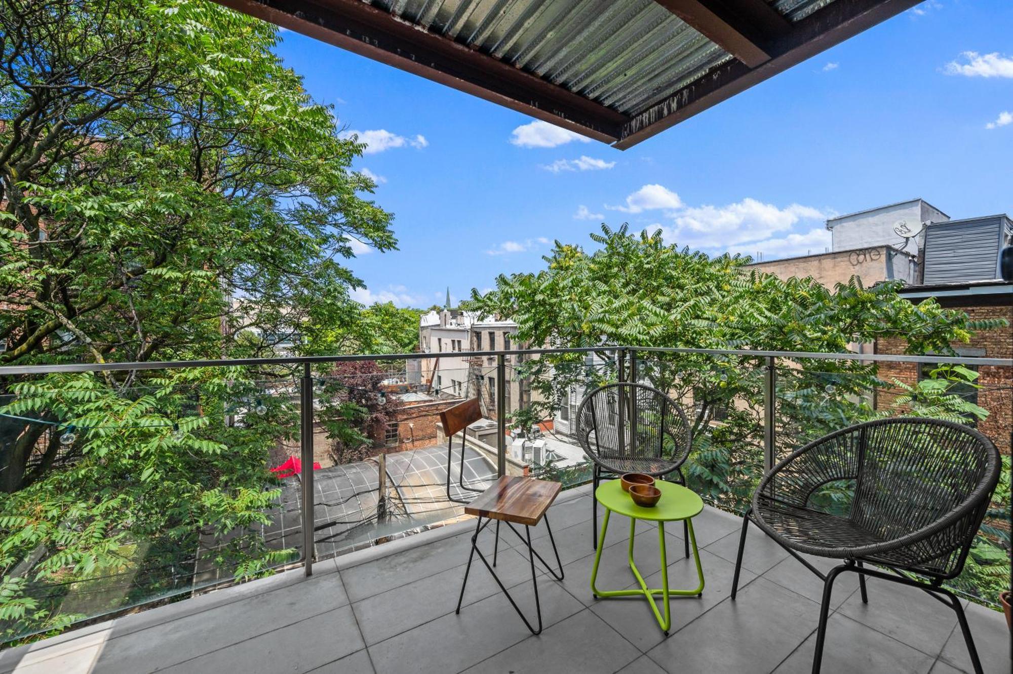 Prime Williamsburg Luxury One Bedroom With Balcony