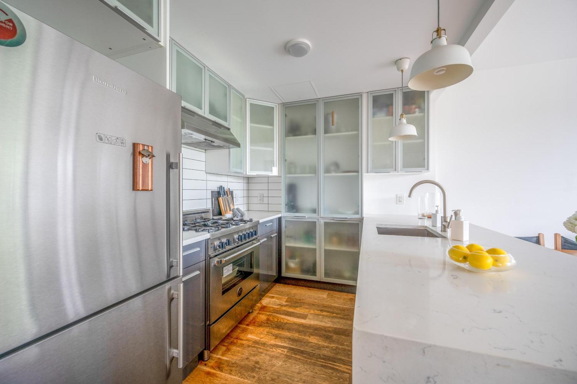 Prime Williamsburg Luxury One Bedroom With Balcony Apartment *