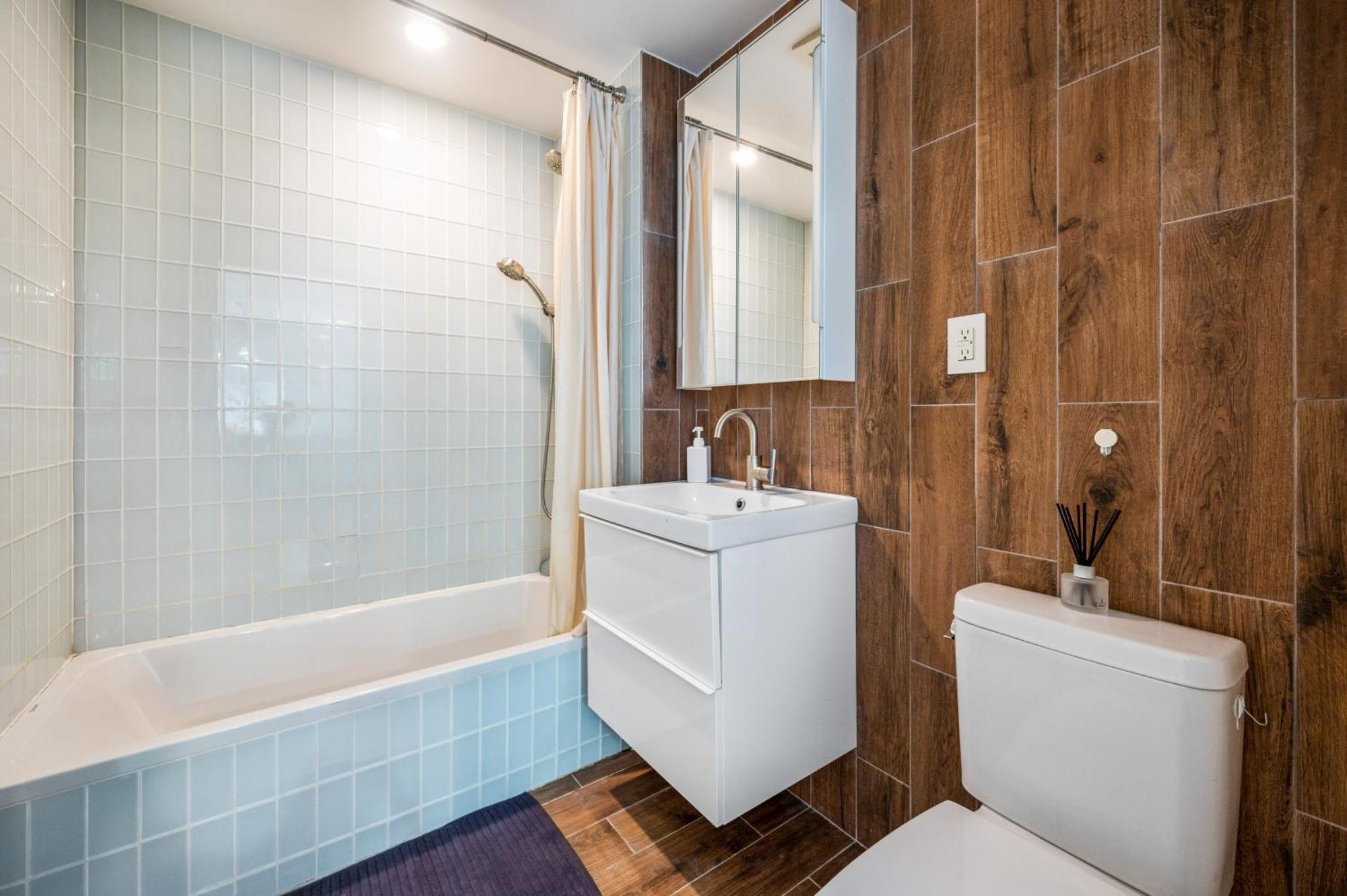 Prime Williamsburg Luxury One Bedroom With Balcony New York