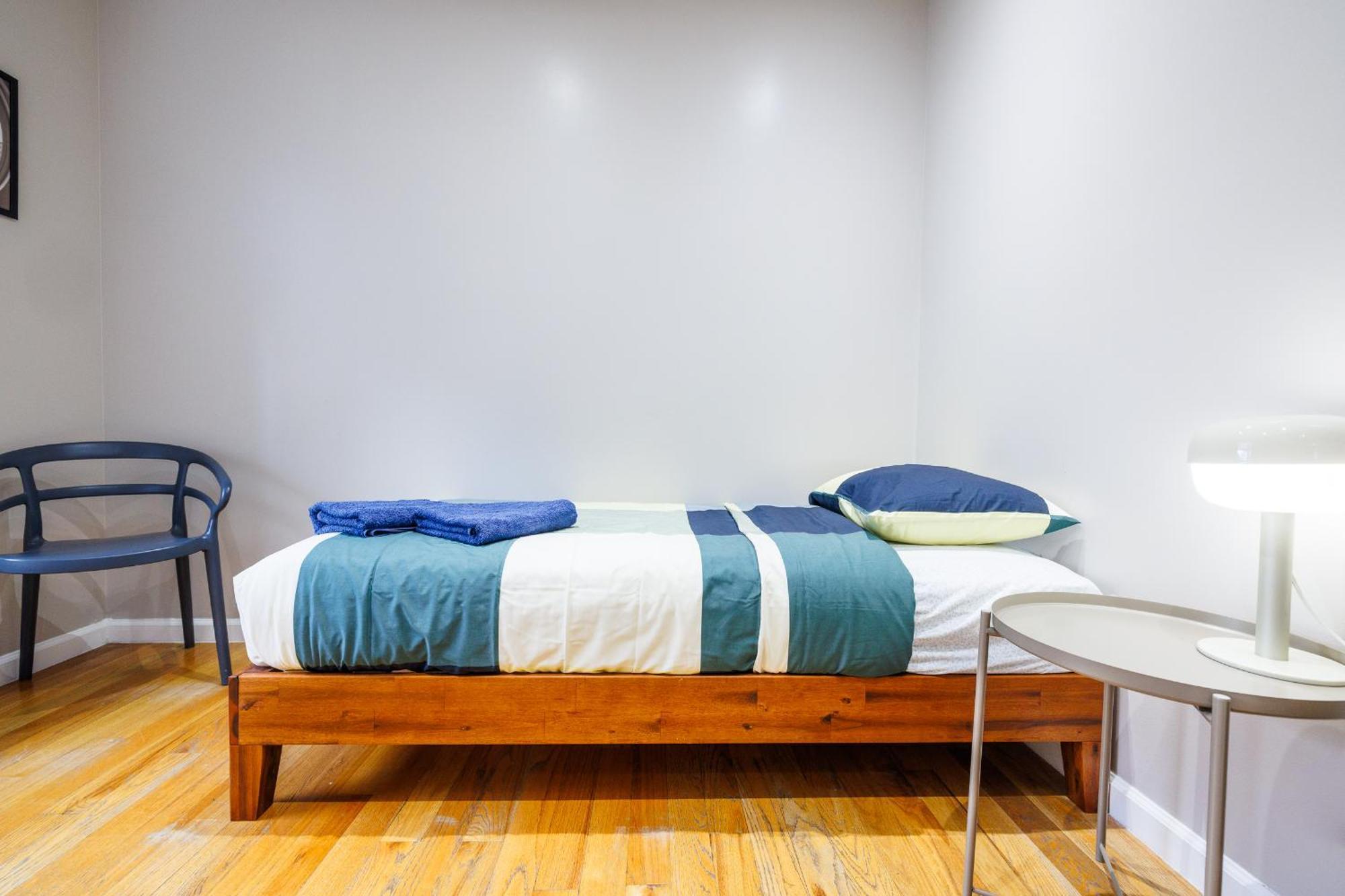 Apartment Park Side Living, Style -5 *
