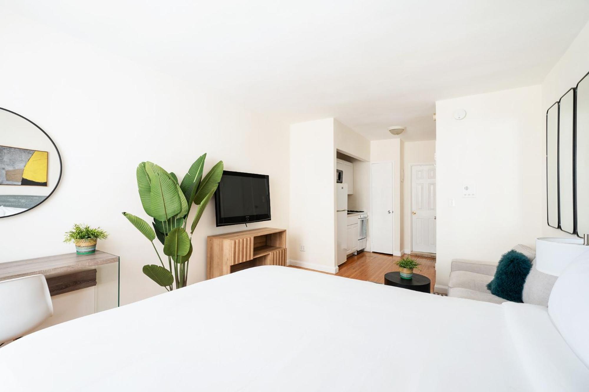 338-3b Union Square Newly Reno Sleeps 3 Apartment *