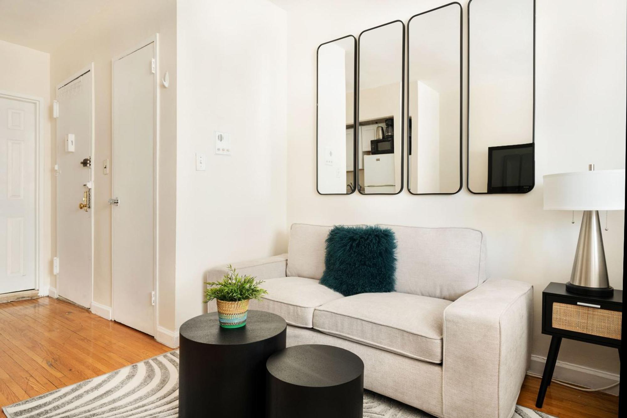 338-3b Union Square Newly Reno Sleeps 3 Apartment *
