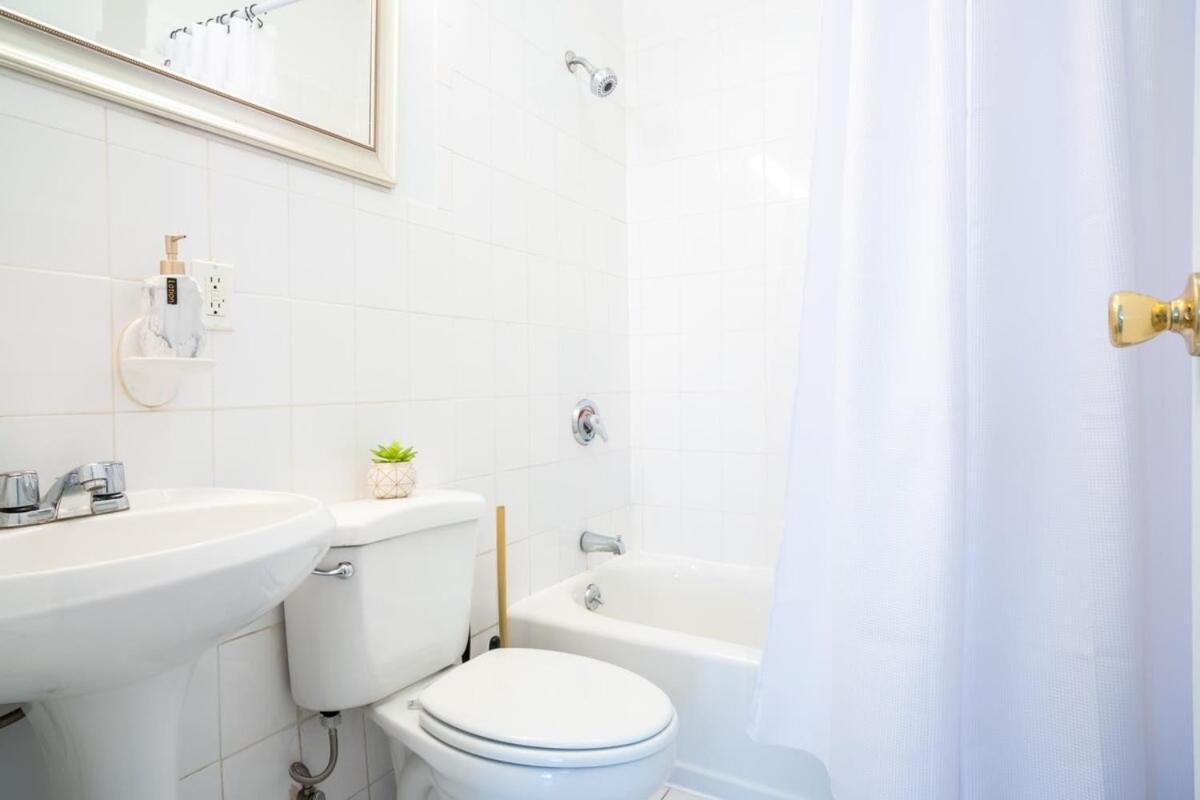 Apartment 1435-4 I 3 Bedrooms 2 Bath Prime Upper East *