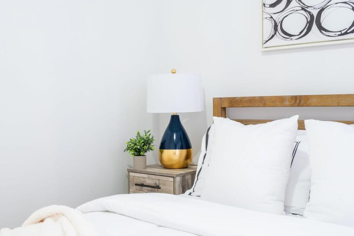 1435-4 I 3 Bedrooms 2 Bath Prime Upper East Apartment