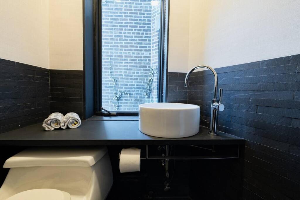 10-3 Designer East Village 3br Triplex Townhouse * New York
