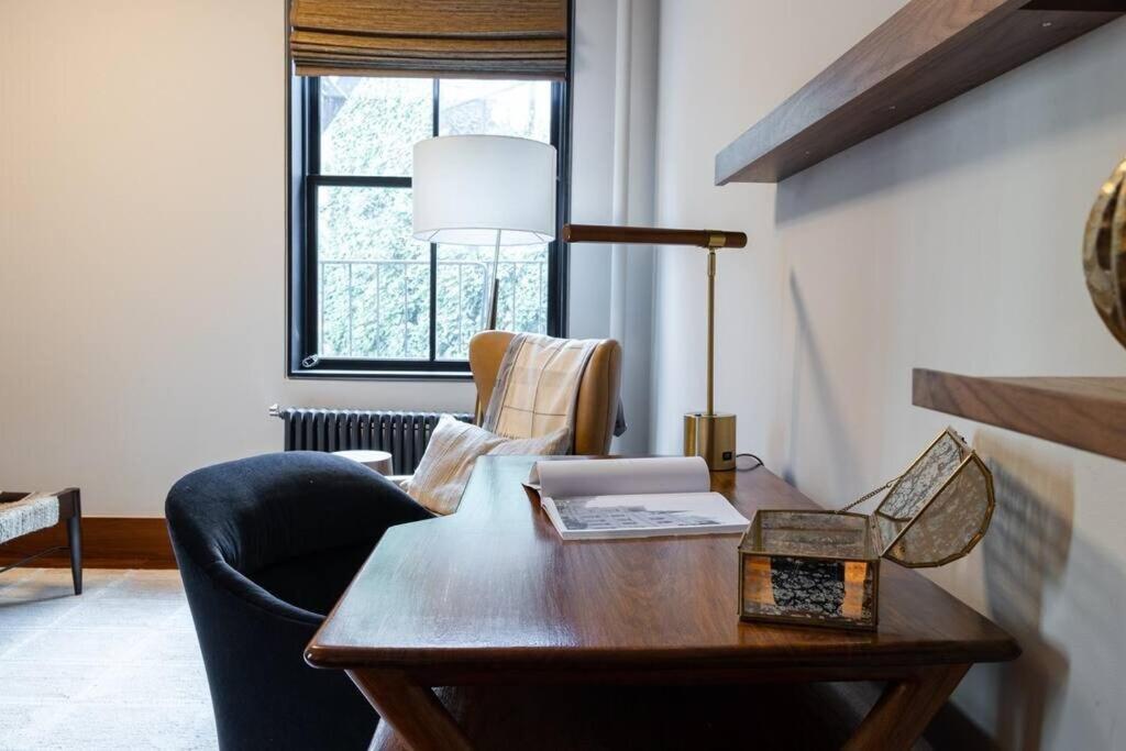 Apartment 10-3 Designer East Village 3br Triplex Townhouse *