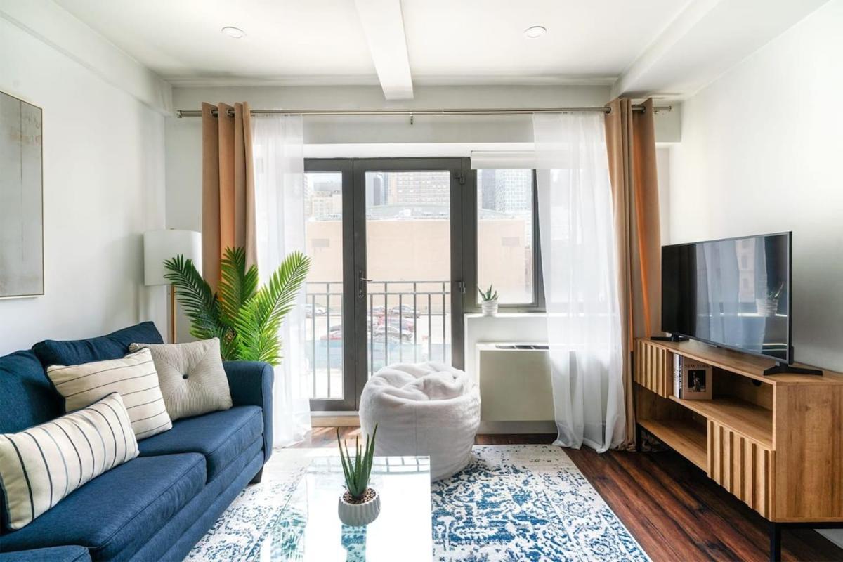 809-3a 1br Columbus Circle Elevator W&d *