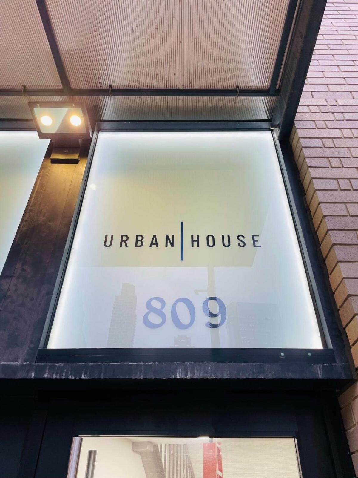809-3a 1br Columbus Circle Elevator W&d New York