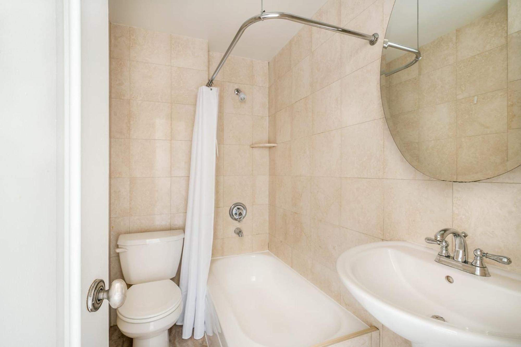 73-1111 New Uws Doorman Gym Apartment New York