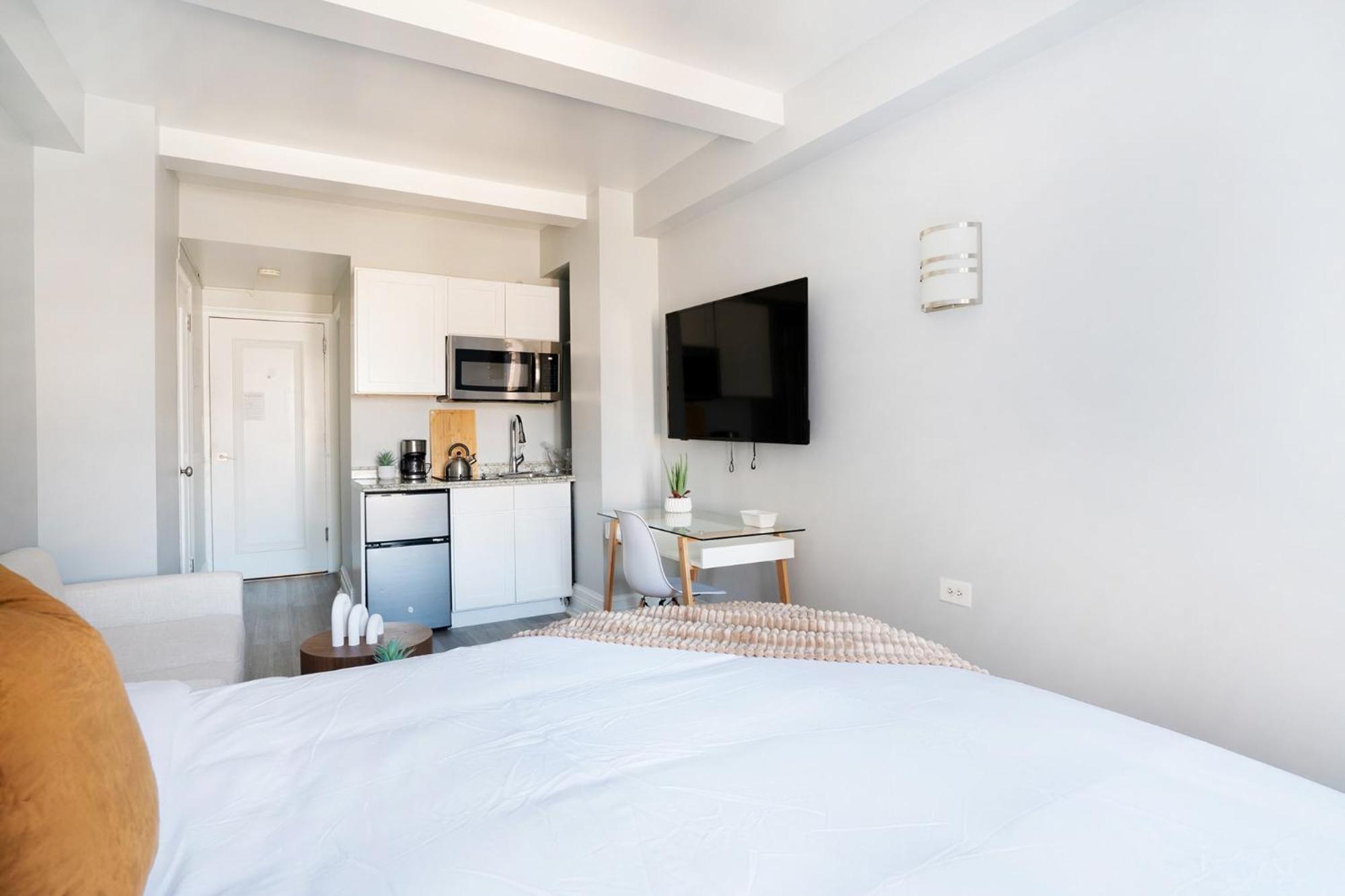 73-1111 New Uws Doorman Gym Apartment