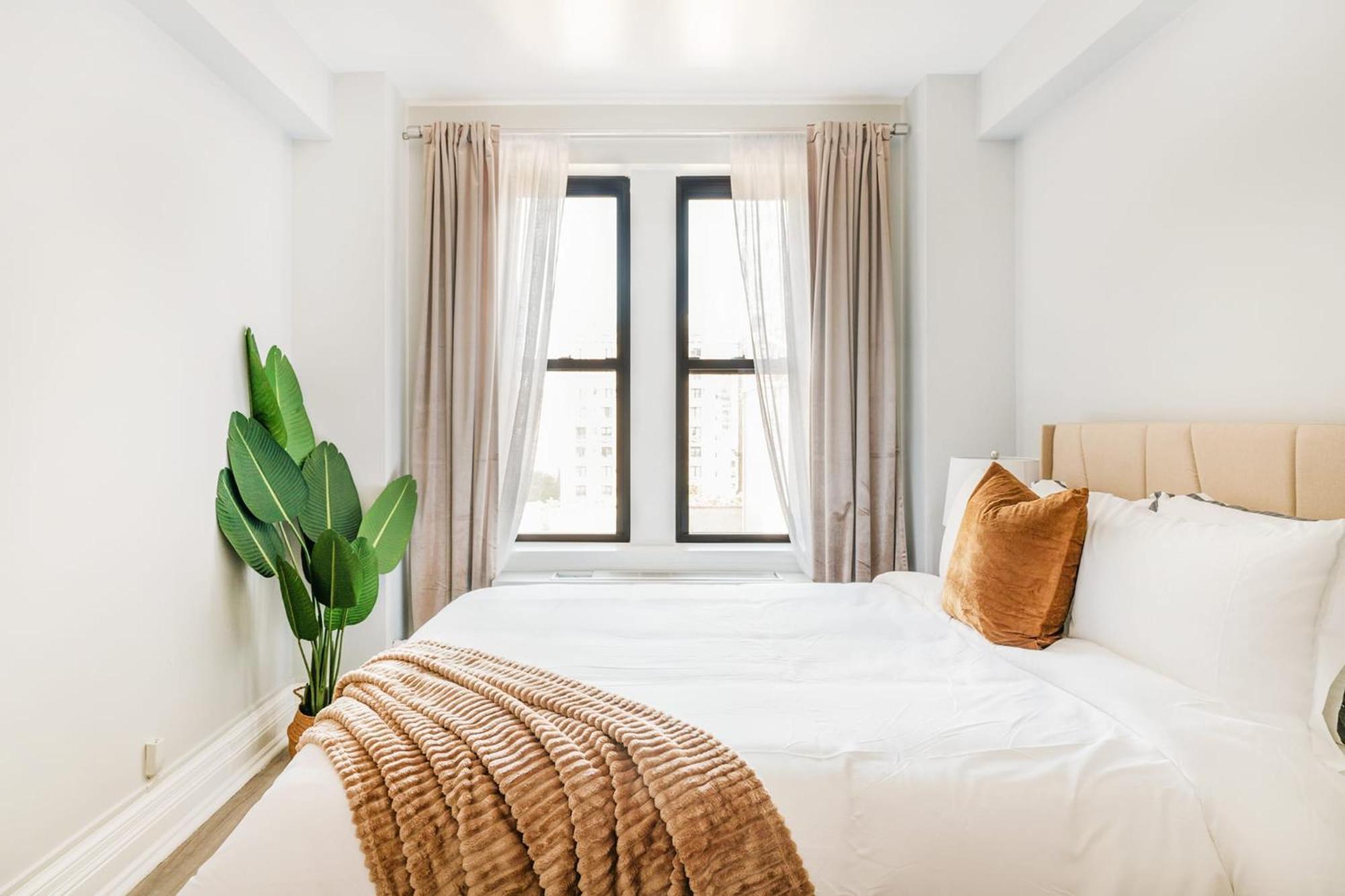 73-1111 New Uws Doorman Gym Apartment