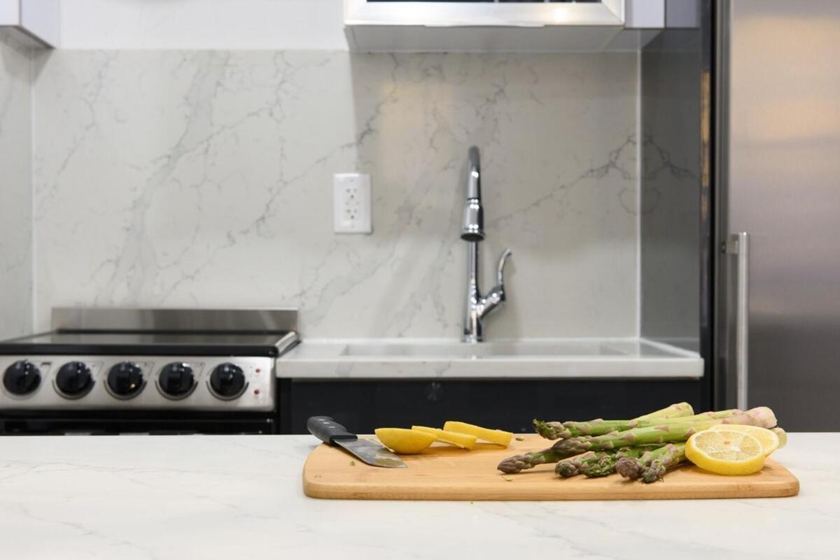 1597-8 Luxury Upper East Side W&d * New York