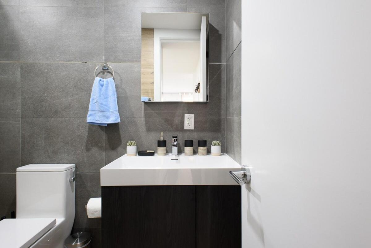 1597-8 Luxury Upper East Side W&d * New York