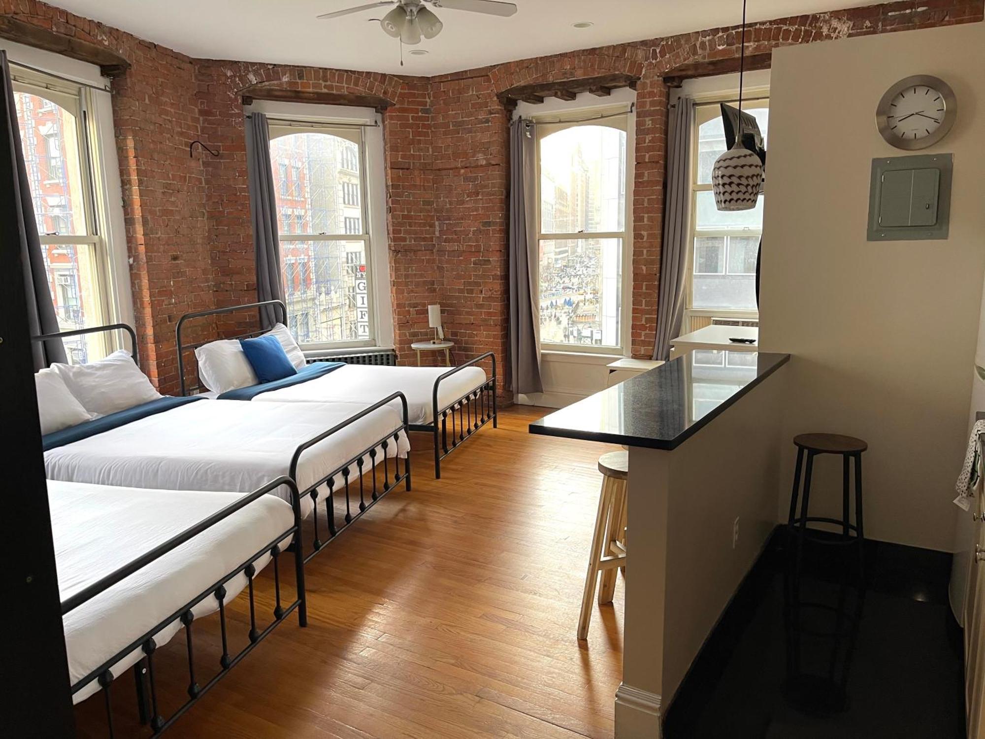 Nest Loft Herald Square Apartment *