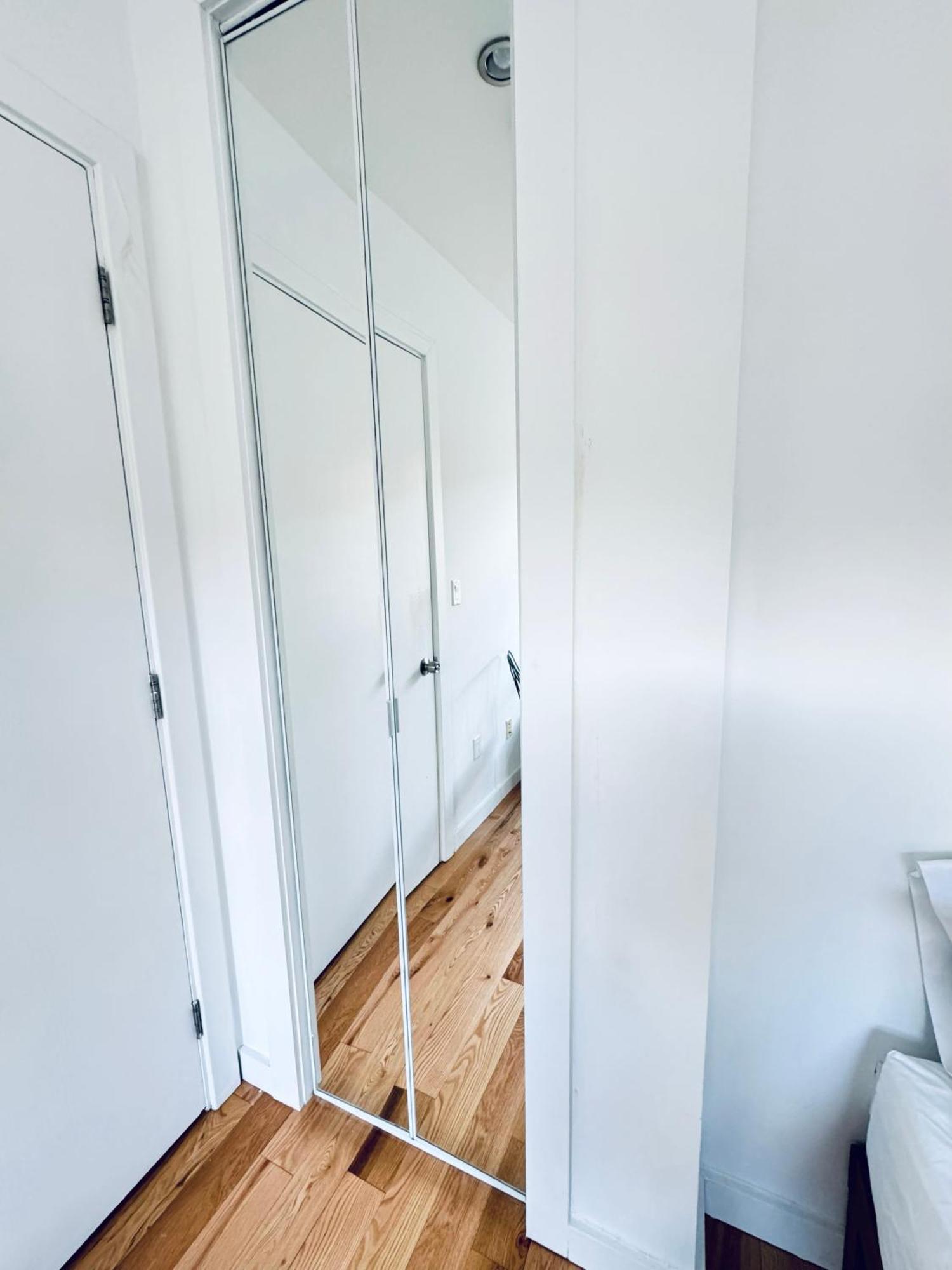 Apartment Stunning 3 Bedrooms *