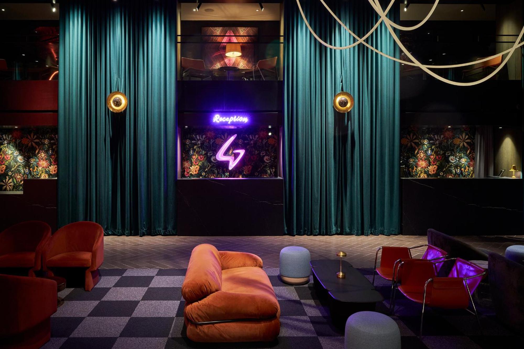 Paramount Times Square 4*
