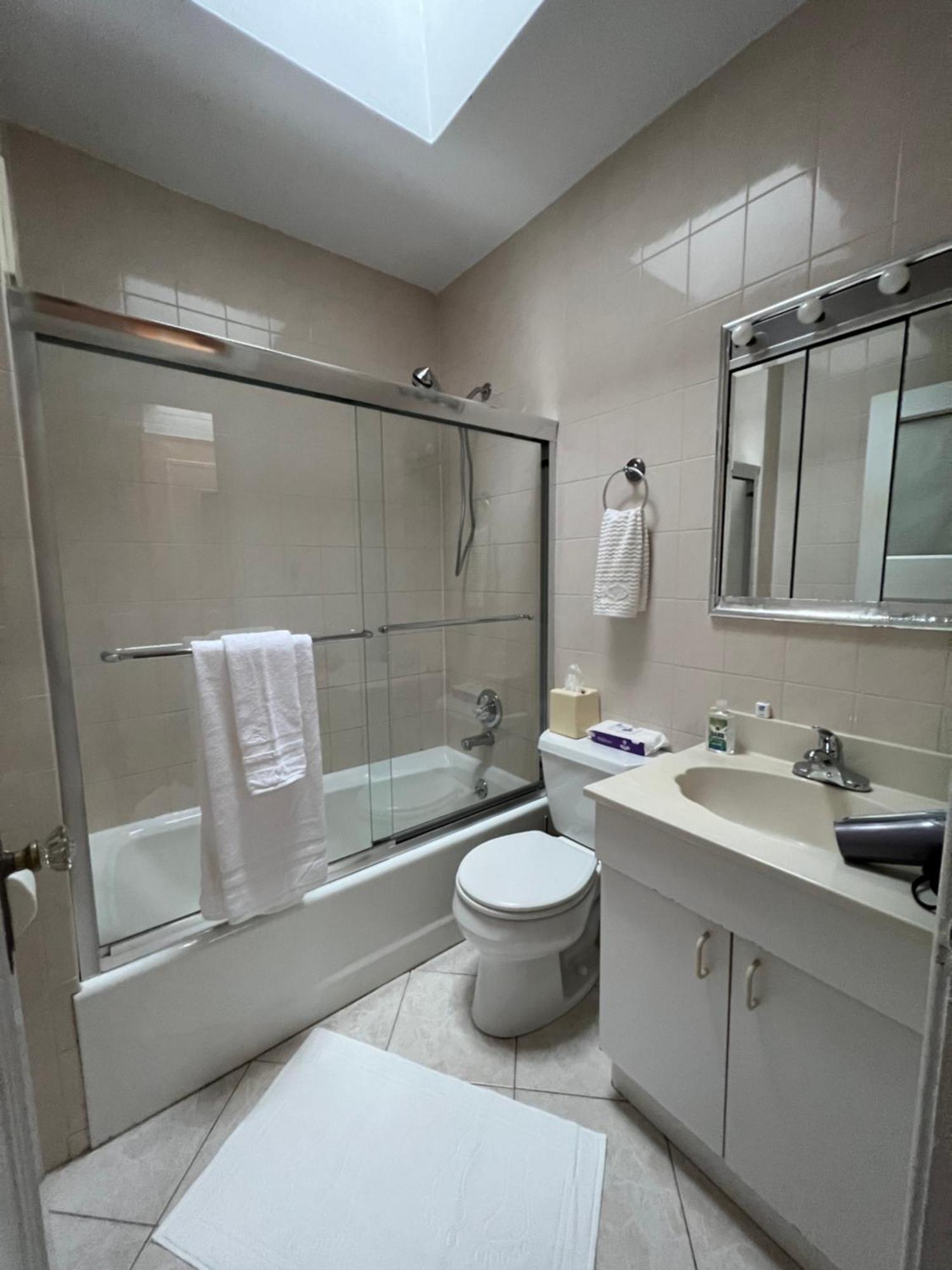 Homestay Comfort Stay In Brooklyn - Shared With A Host House Spaces