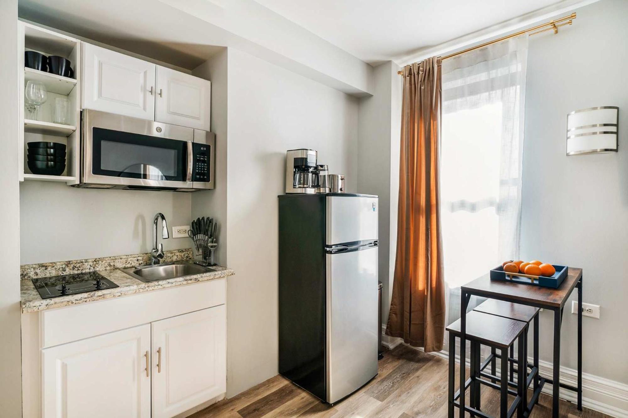73-608 New 1br 1bth Uws Doorman Gym