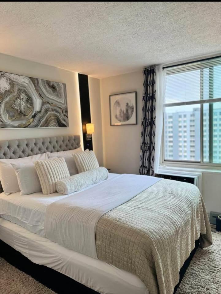New Modern 2br W Fireplace & Fitness Lounge, Live Comfortably In East Harlem Apartment New York