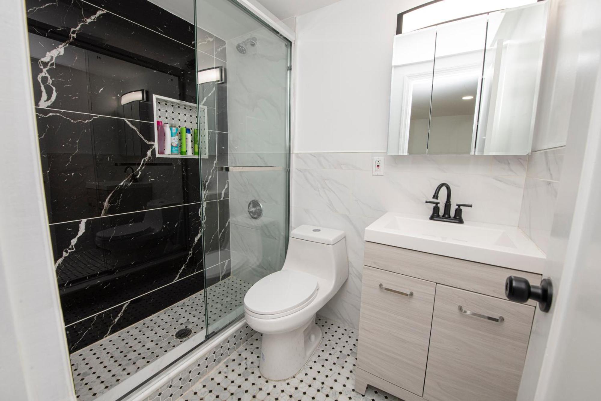 Sophisticated 4 Bedroom Duplex In The Heart Of Midtown Apartment