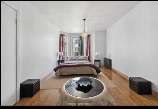 Apartment Funky Pre-war Town House New York