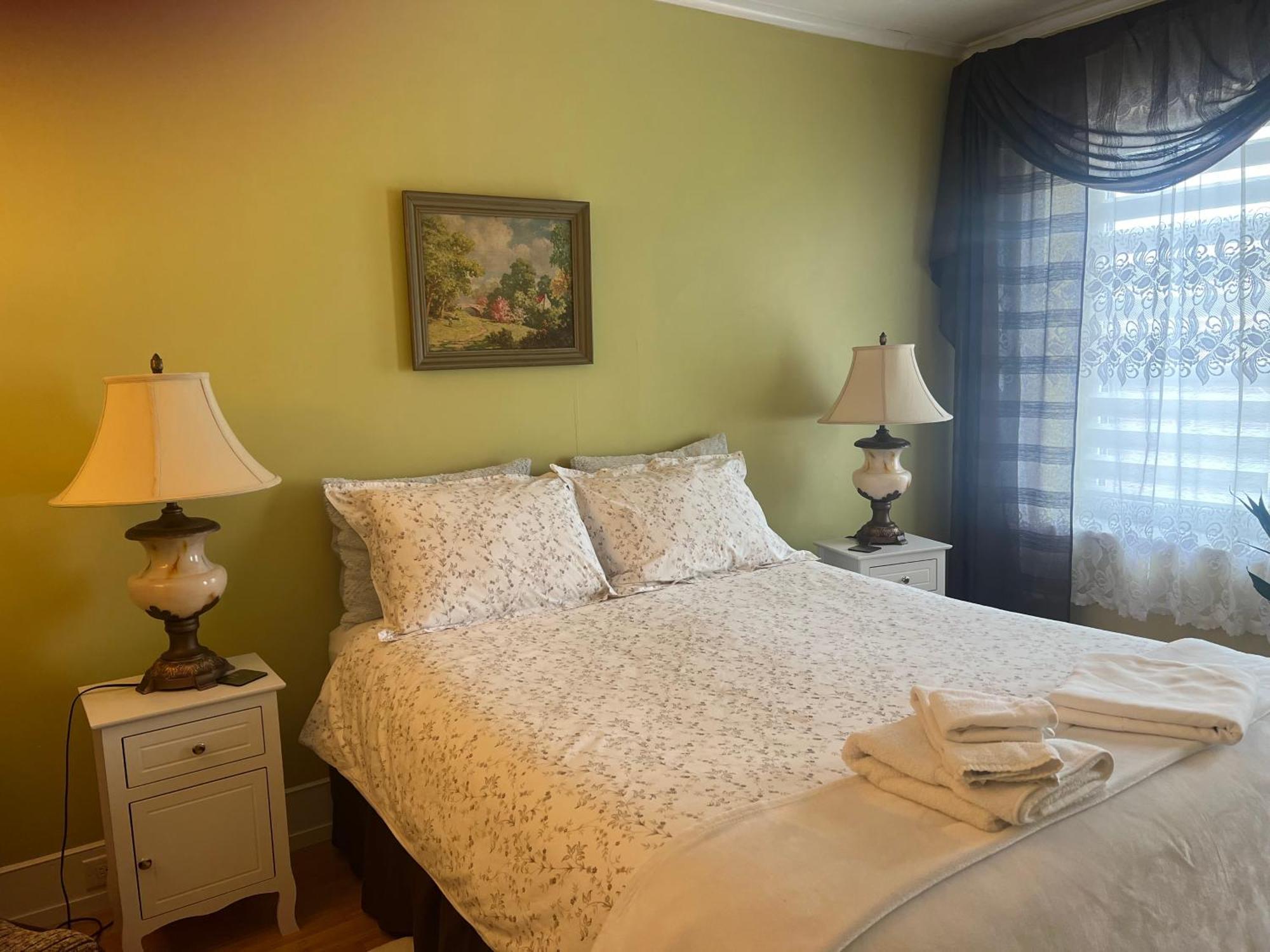 Comfort Stay In Brooklyn - Shared With A Host House Spaces Homestay