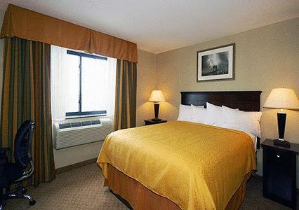 Hotel Quality Jamaica Airtrain