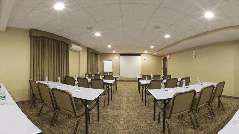 Holiday Express Staten Island West, An Ihg Hotel 3*
