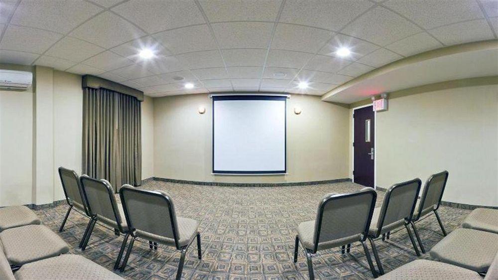 Holiday Express Staten Island West, An Ihg 3*