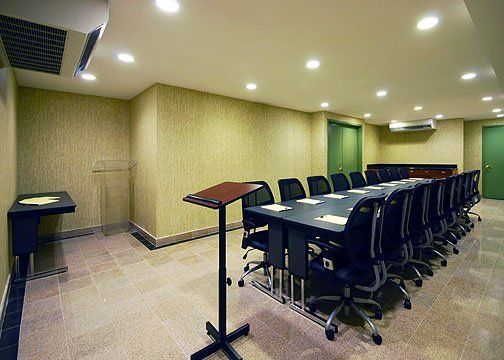 Quality Jamaica Airtrain Hotel 2*