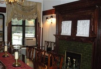 The New York Renaissance Home And Guesthouse Hotel