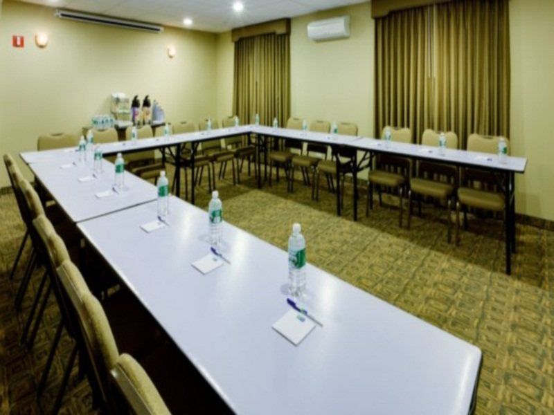 Hotel Holiday Express Staten Island West, An Ihg 3*