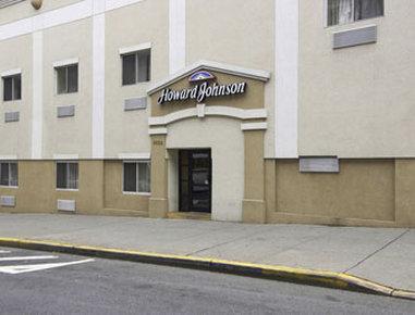 West Farms Hotel 2*