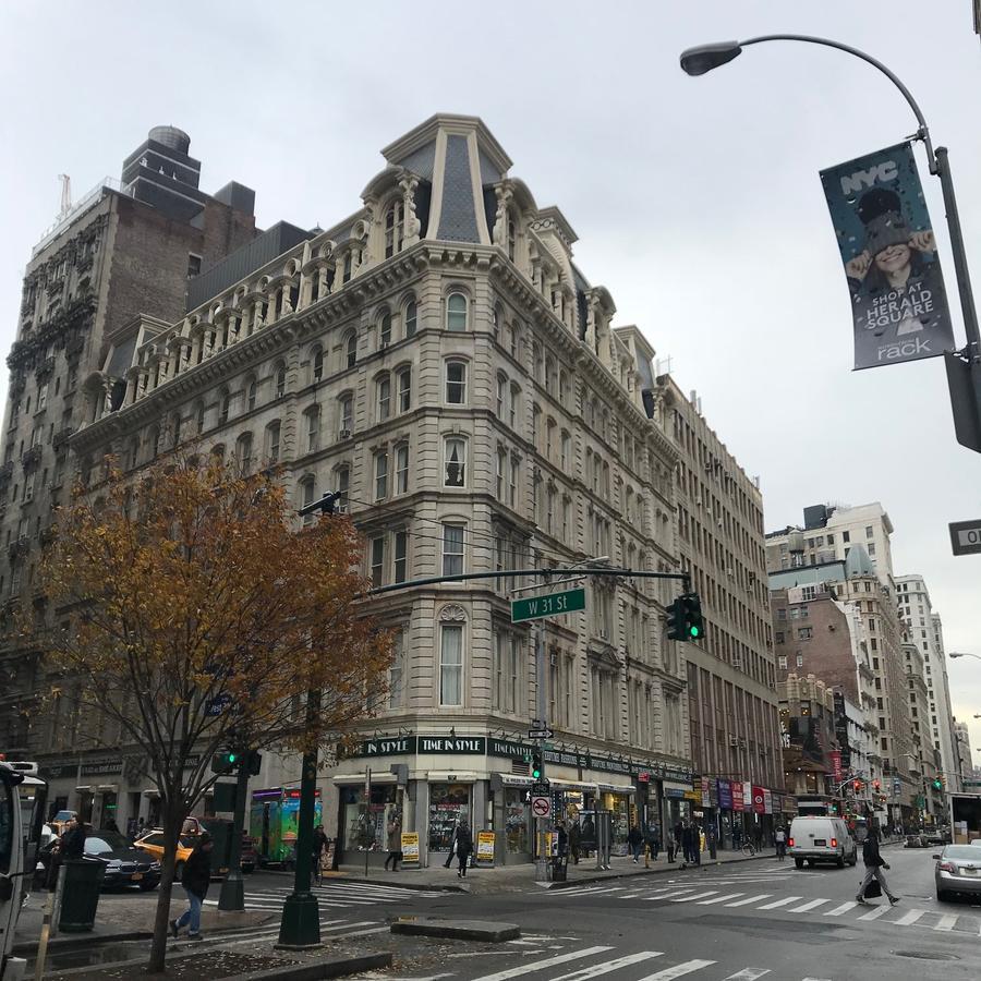 New York Apartments *