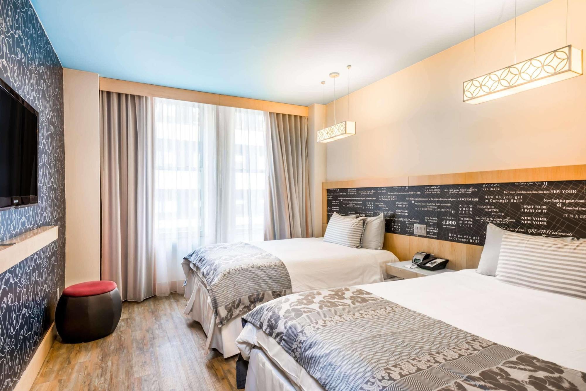 Hotel Courtyard Manhattan/times Square 3*
