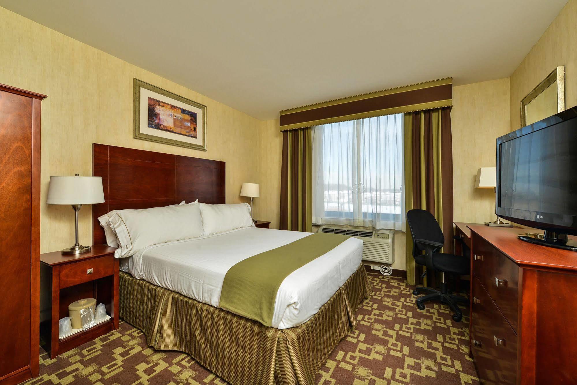 Holiday Express Staten Island West, An Ihg 3*