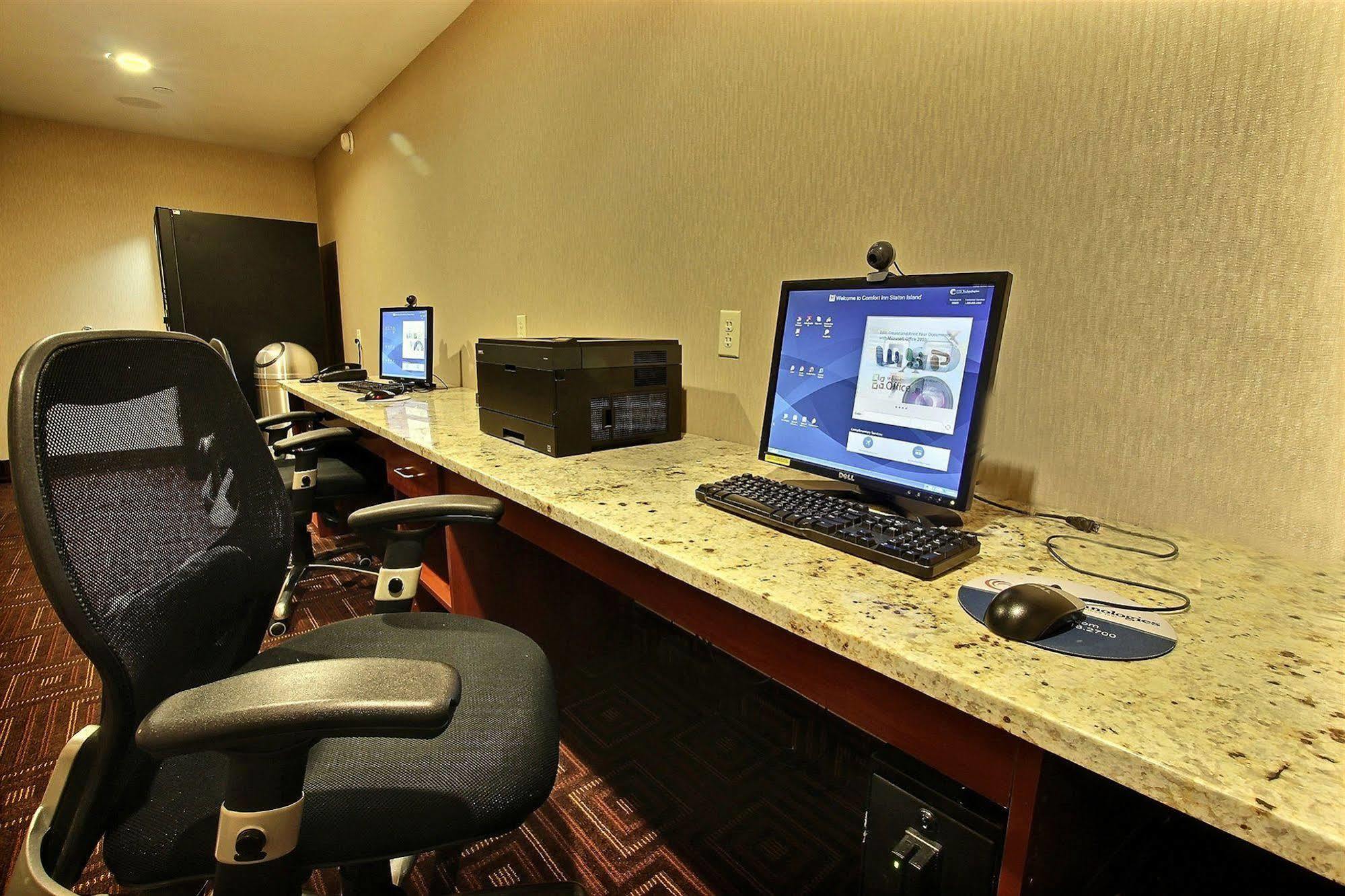 Holiday Express Staten Island West, An Ihg Hotel 3*