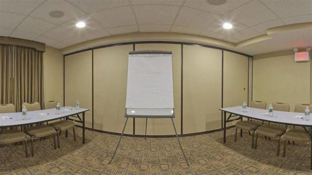 Hotel Holiday Express Staten Island West, An Ihg 3*