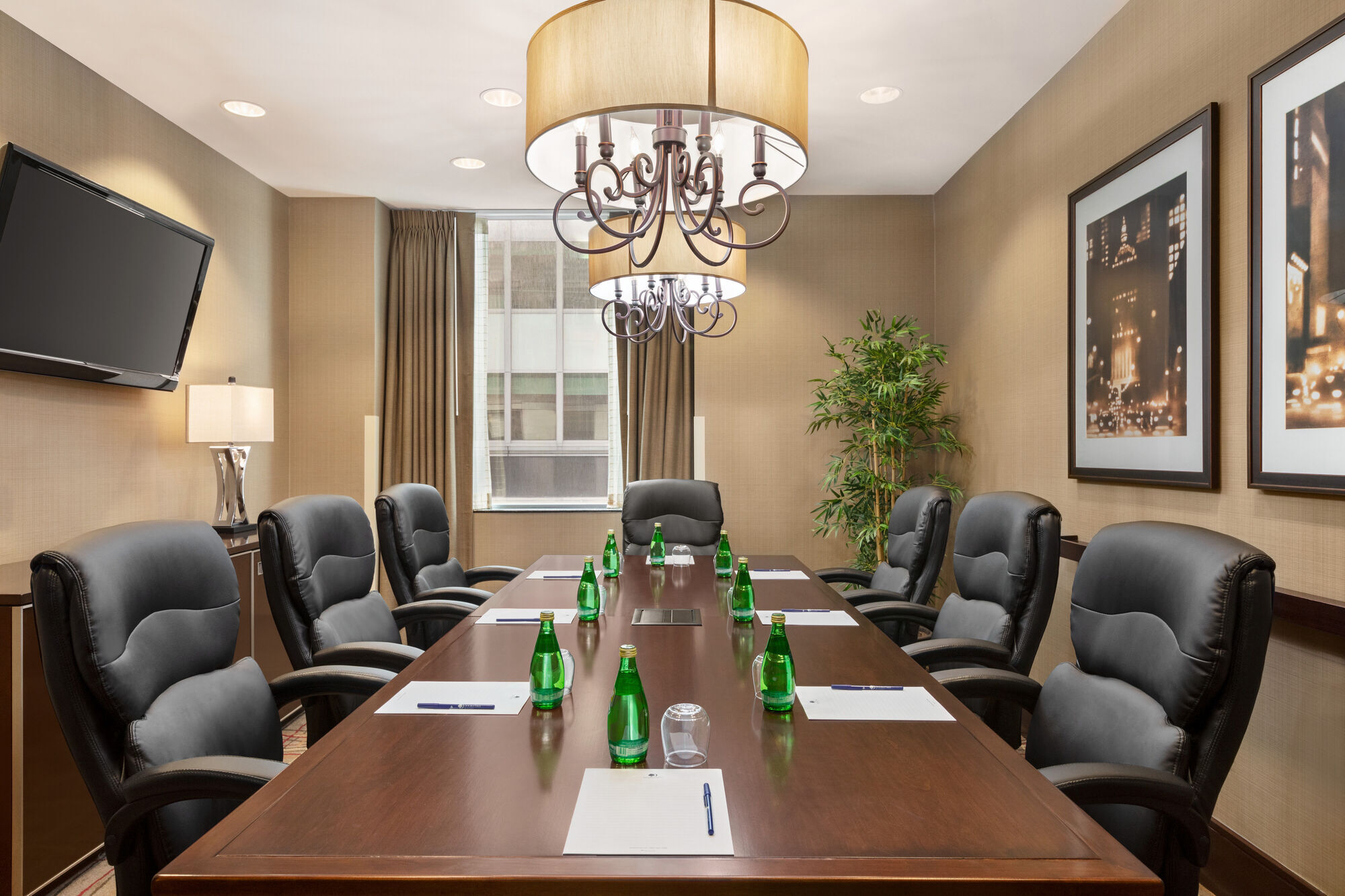 Hotel Doubletree By Hilton Downtown 4*