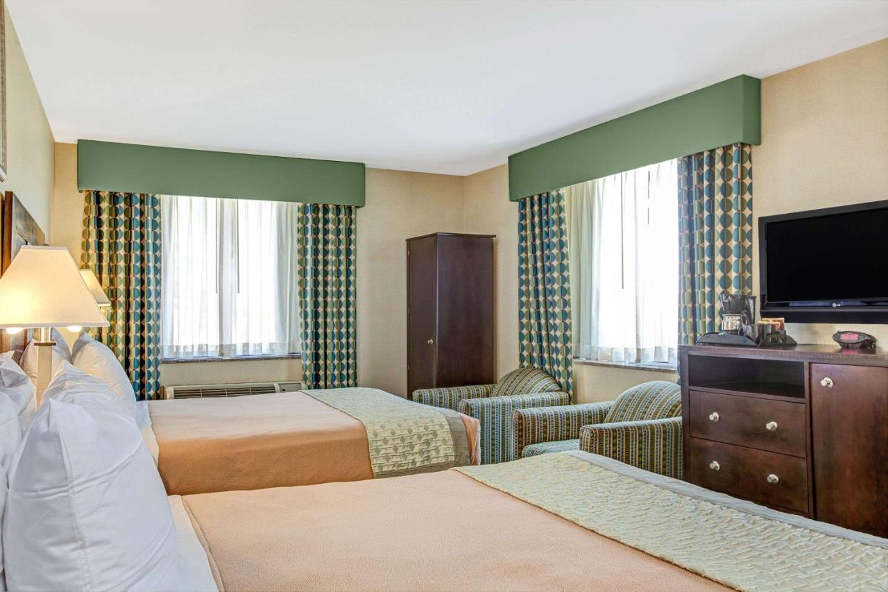 Hotel Hillcrest Near Jfk Airtrain 2*